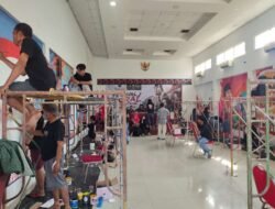 Belasan Muralis Gerbangkertasusila Sulap Kantor DPC PDI Perjuangan Lamongan Jadi Galeri Mural