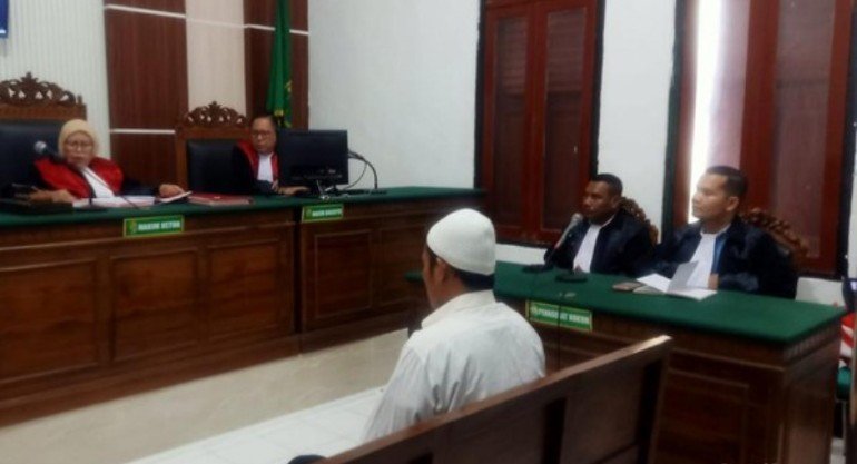 Suasana Pengadilan Negeri Surabaya yang menjatuhkan hukuman empat bulan penjara kepada terdakwa pencurian yang tunai Rp 5 ribu, Sabtu (1/8/2026) 
Foto : Redaksi