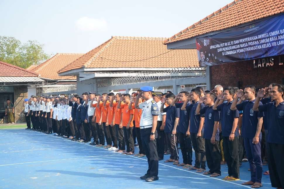 Sebanyak 419 narapidana Lapas Kelas IIB Lamongan menerima Remisi Umum 17 Agustus 2026 dalam rangka HUT ke-81 Kemerdekaan RI, Senin (17/8/2026) (Foto: Redaksi)